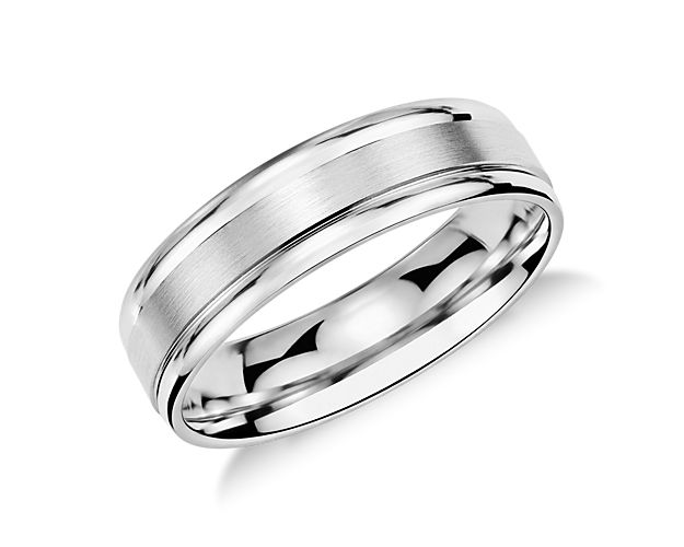 You'll love the subtle detail of this brushed inlay wedding ring. Crafted in brightly polished platinum with a brushed finish center band, this timeless ring features curved inner edges for endlessly comfortable wear.