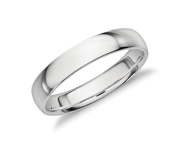 This platinum wedding ring is the ideal mid-weight style with a traditional higher domed outside profile. Curved inner edges make this style extra comfortable for everyday wear. This comfort-fit platinum ring features a high polished finish.